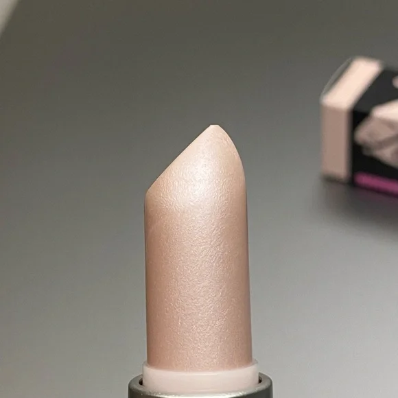 MAC Bringbacks “Bubbles” Lipstick - Picture 7 of 8